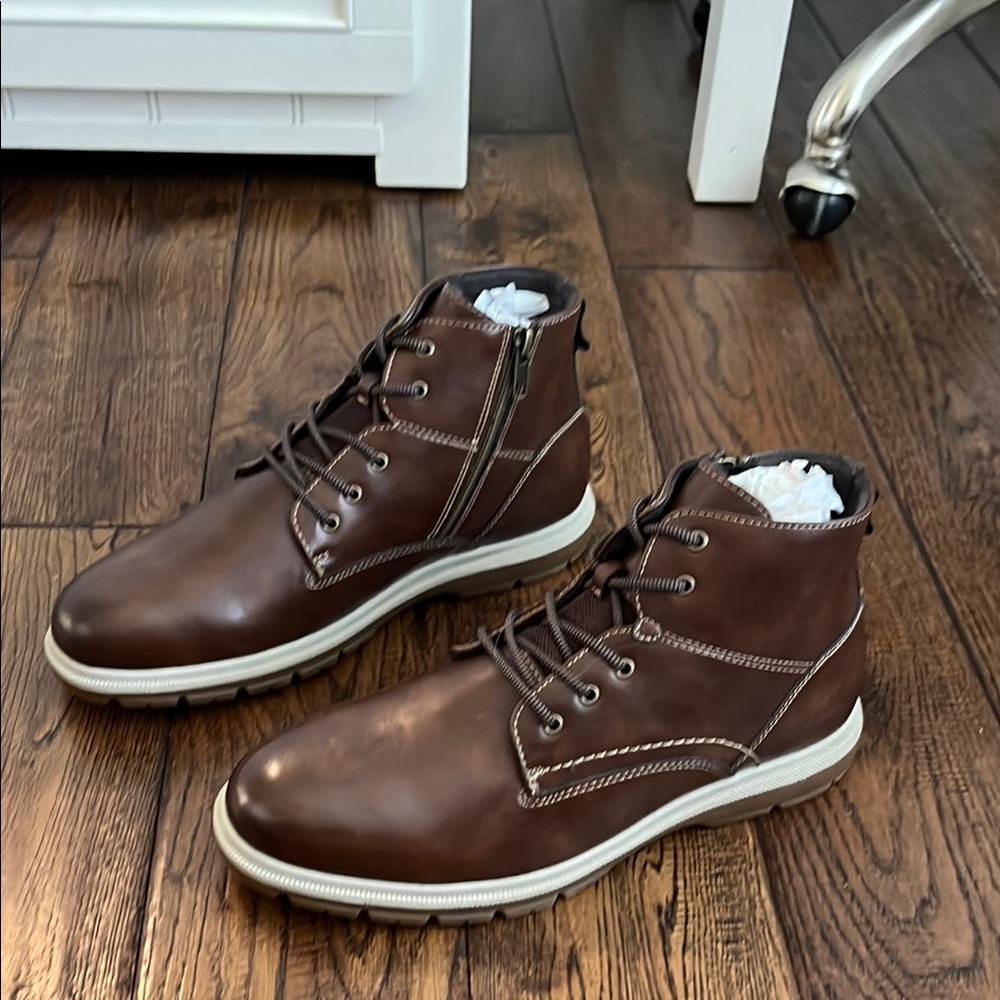 Florsheim Brown Leather Boots with Sleek Design